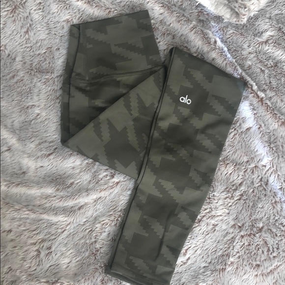 ALO Yoga Pants - Alo workout leggings
